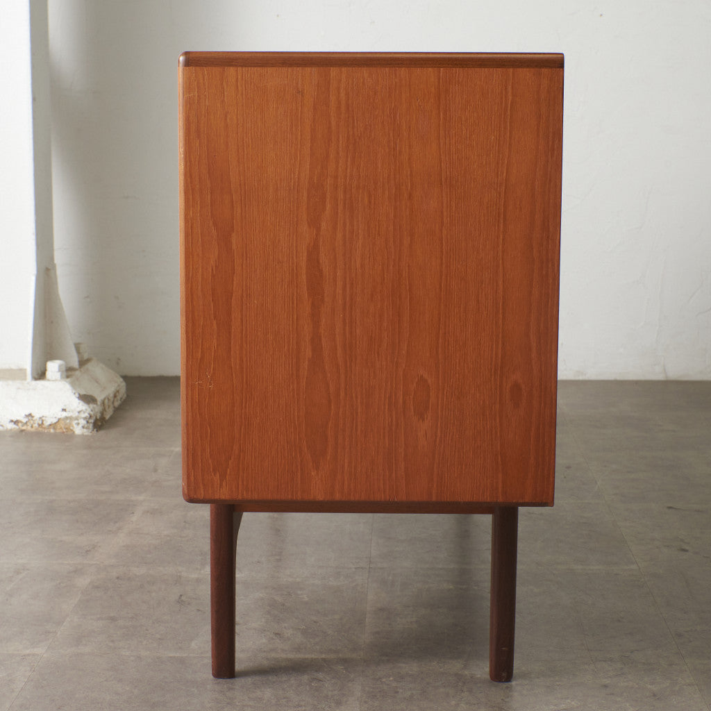 Fresco 脚付きサイドボード (4072)