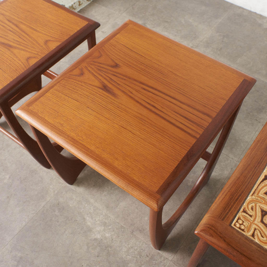 Astro セラミックタイルトップ ネストテーブル (3552D)