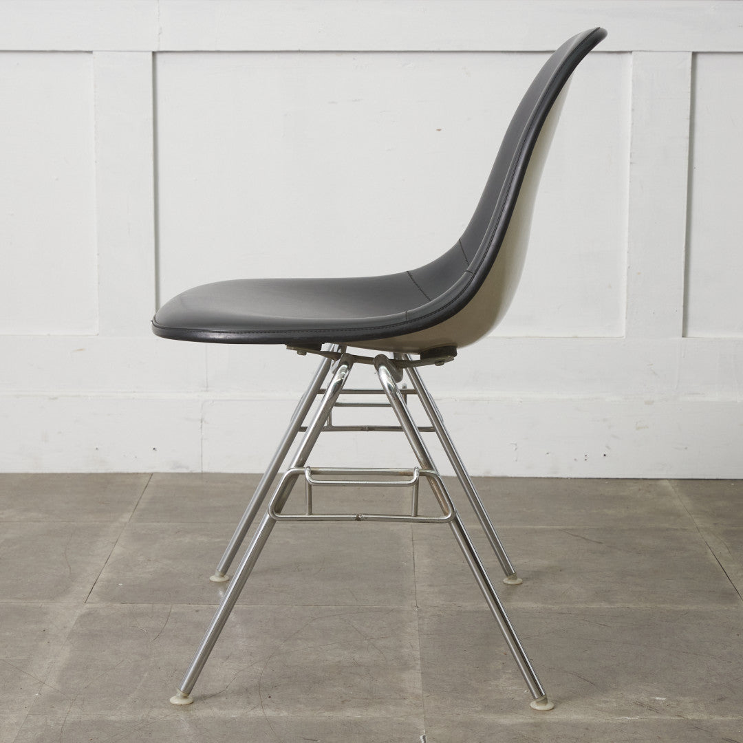 サイドシェルチェア スタッキングベース