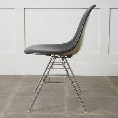 サイドシェルチェア スタッキングベース