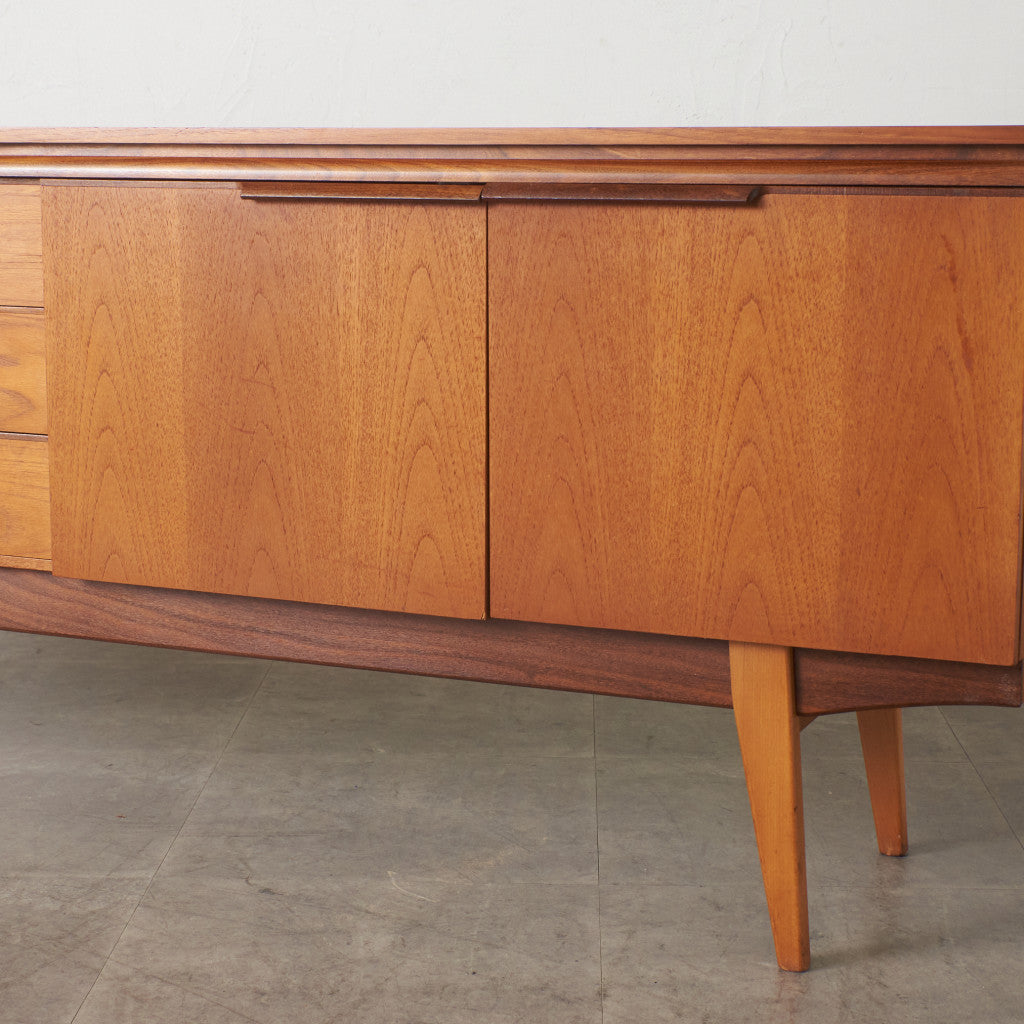 英国ヴィンテージ サイドボード