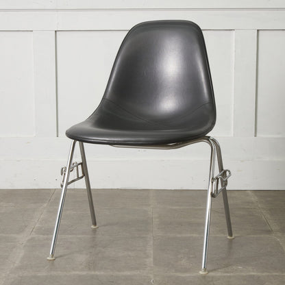 サイドシェルチェア スタッキングベース