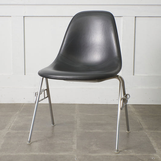 サイドシェルチェア スタッキングベース