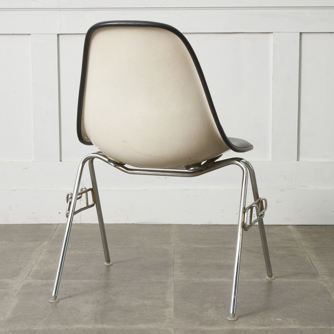 サイドシェルチェア スタッキングベース