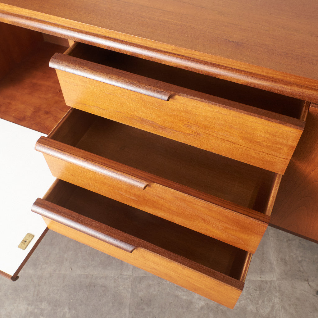 英国ヴィンテージ サイドボード