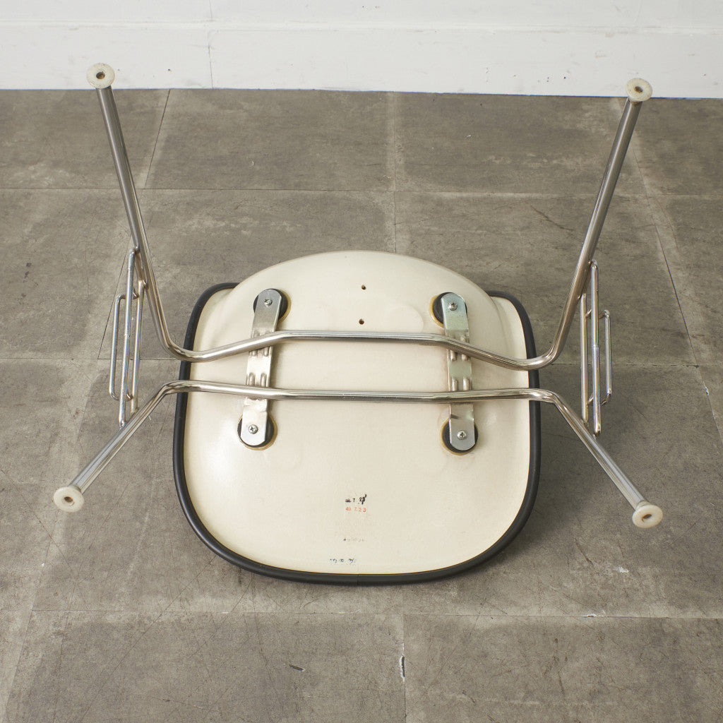 サイドシェルチェア スタッキングベース