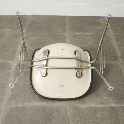 サイドシェルチェア スタッキングベース