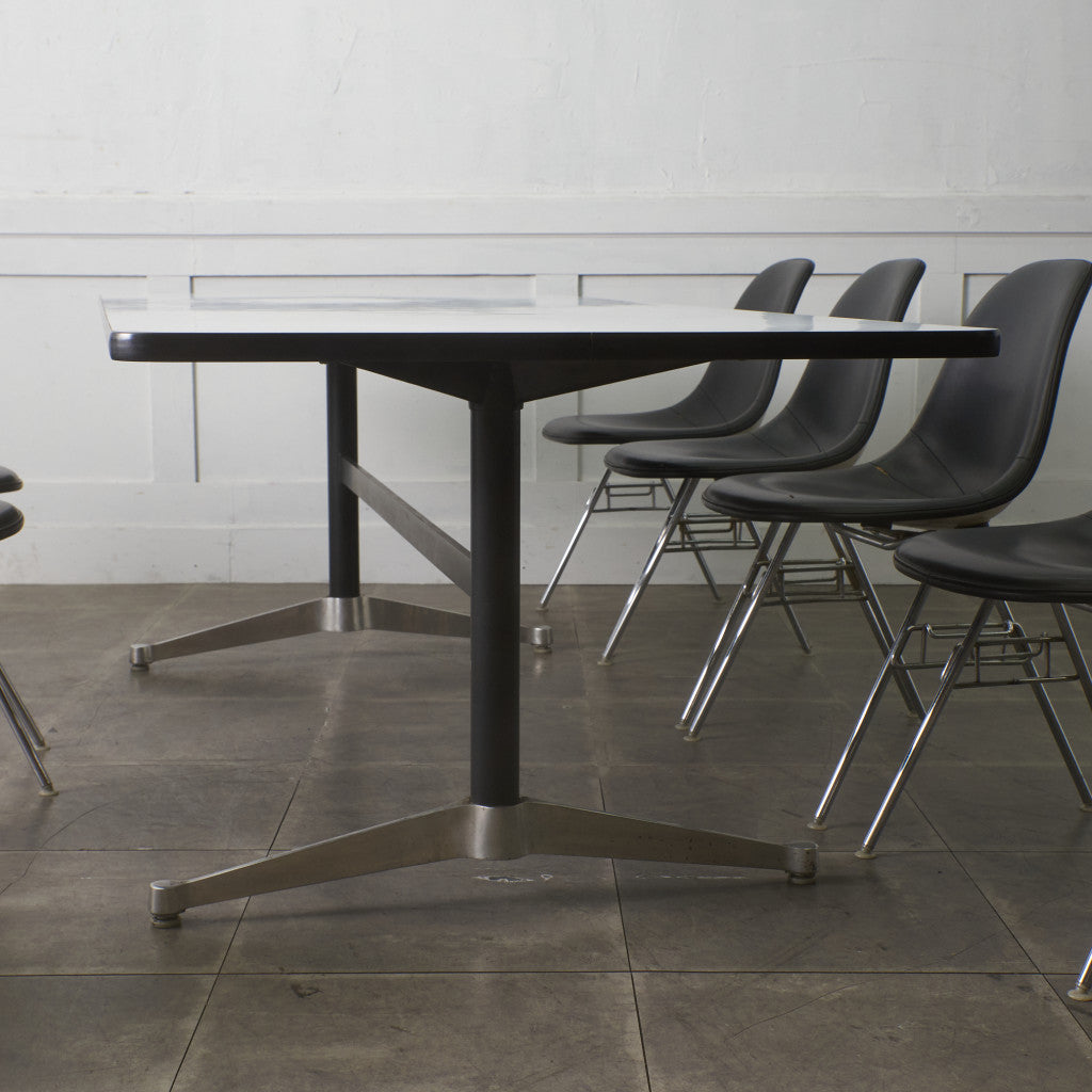 イームズ コントラクトベース ミーティングテーブル