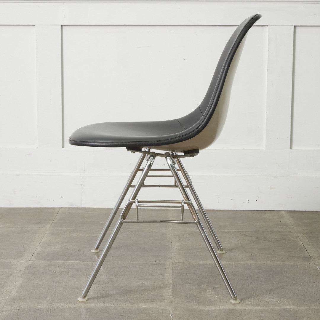 サイドシェルチェア スタッキングベース