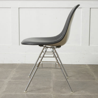 サイドシェルチェア スタッキングベース