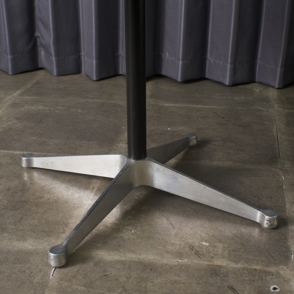 イームズ コントラクトベース ラウンドテーブル