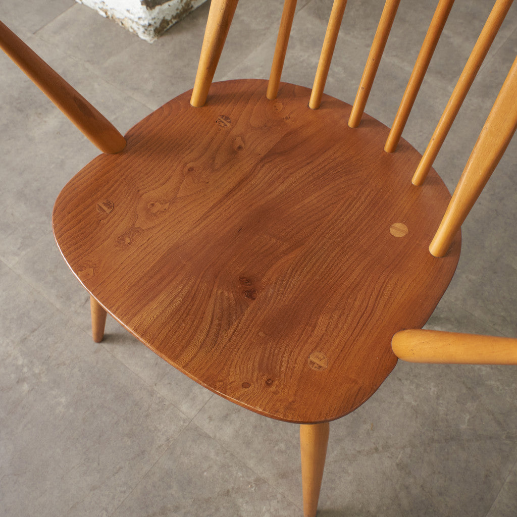 ヴィンテージ クエーカーアームチェア/ラウンドゴールドラベル