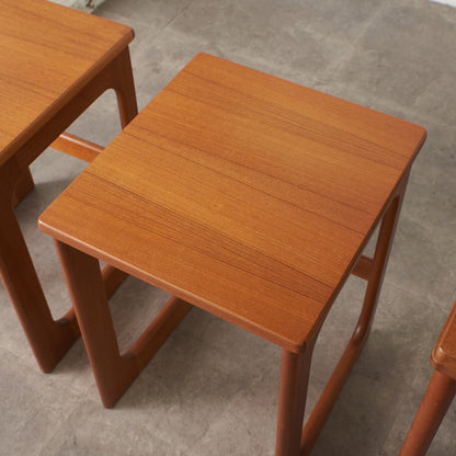 ヴィンテージ 拡張式天板付き ネストテーブル