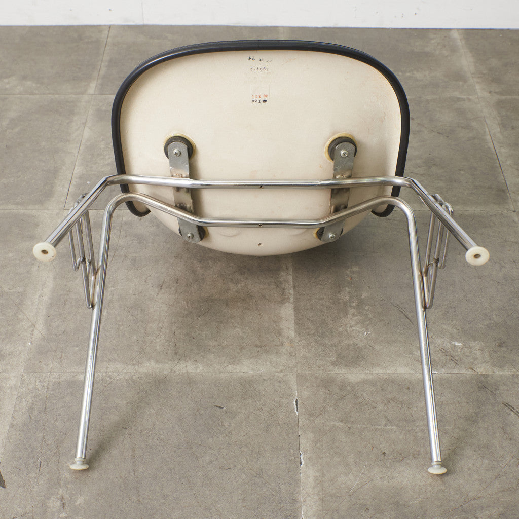 サイドシェルチェア スタッキングベース