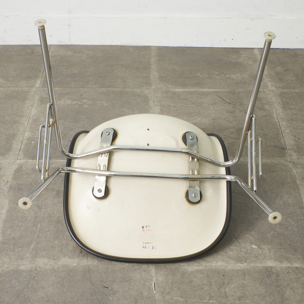 サイドシェルチェア スタッキングベース