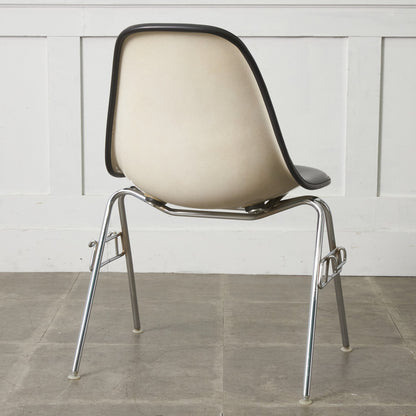 サイドシェルチェア スタッキングベース