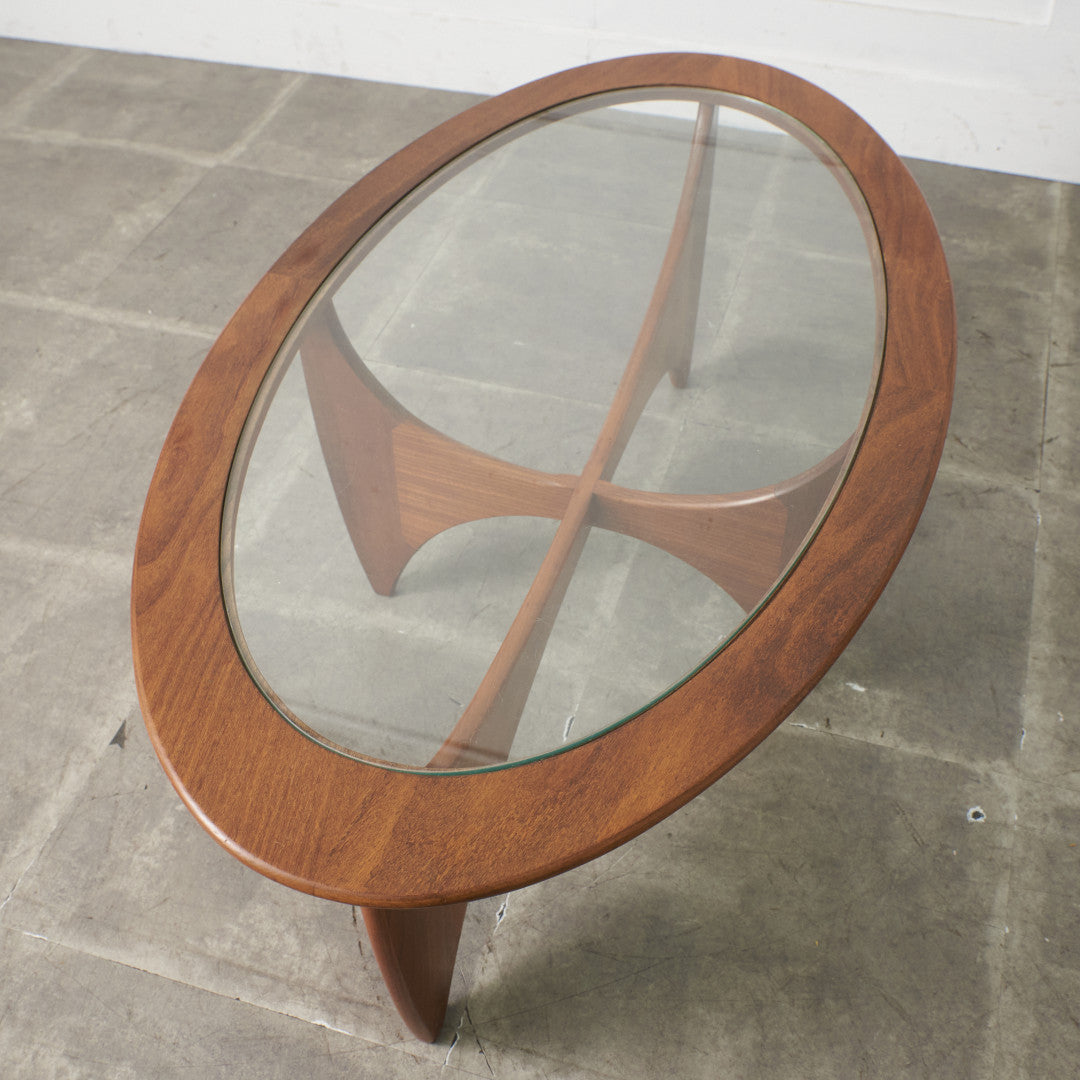 astro オーバルコーヒーテーブル