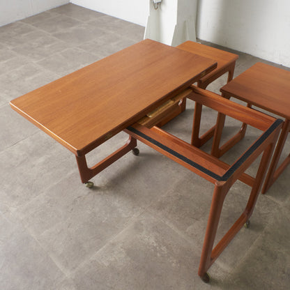ヴィンテージ 拡張式天板付き ネストテーブル