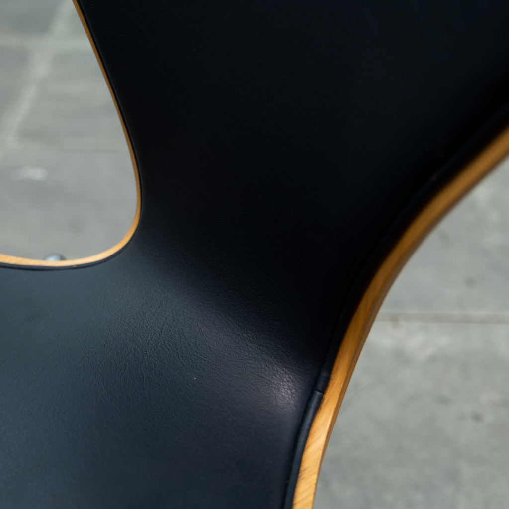 セブンチェア / フロントパディング