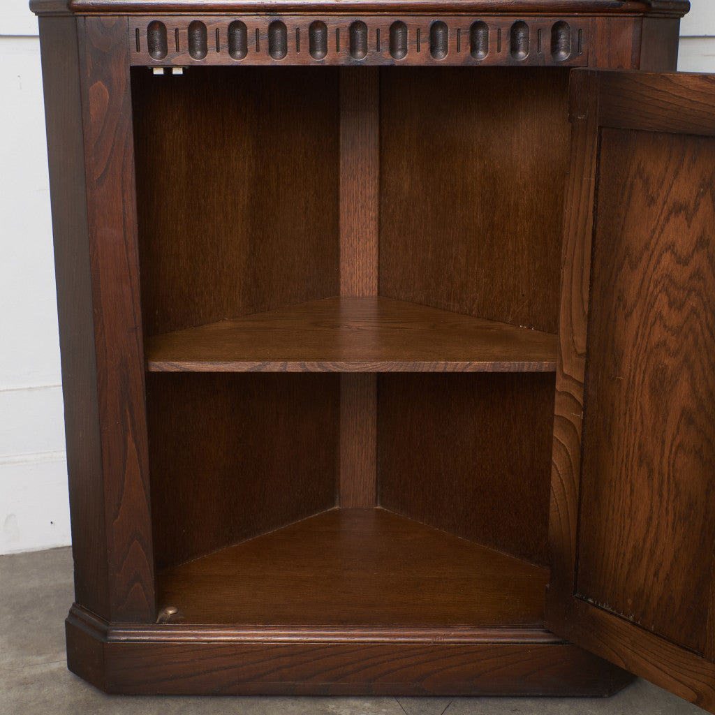 英国クラシック オーク材 コーナーキャビネット