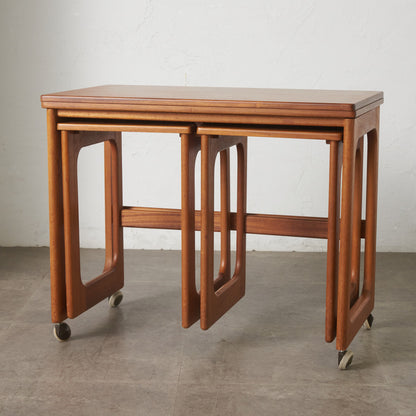 ヴィンテージ 拡張式天板付き ネストテーブル