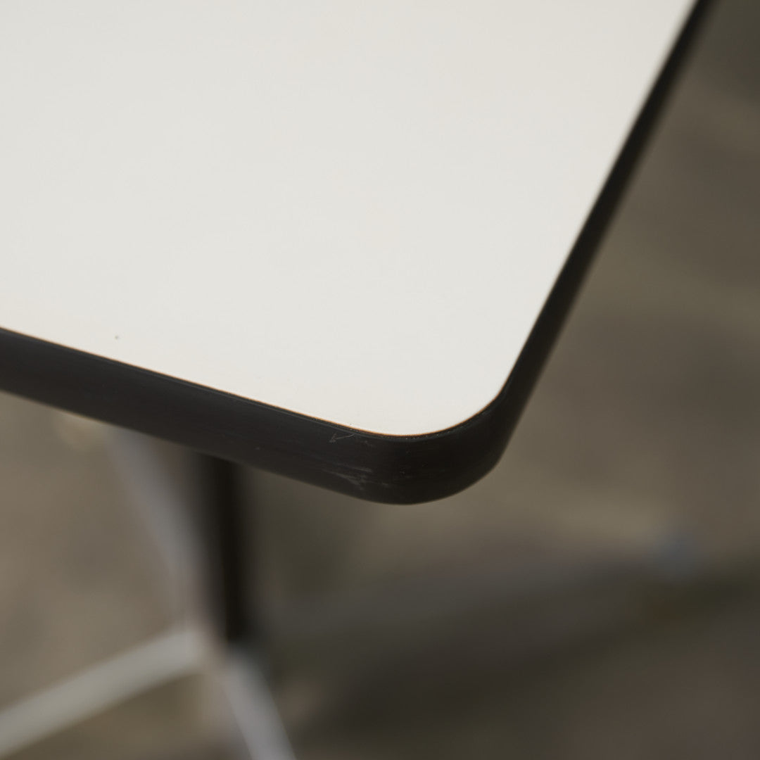 イームズ コントラクトベース テーブル