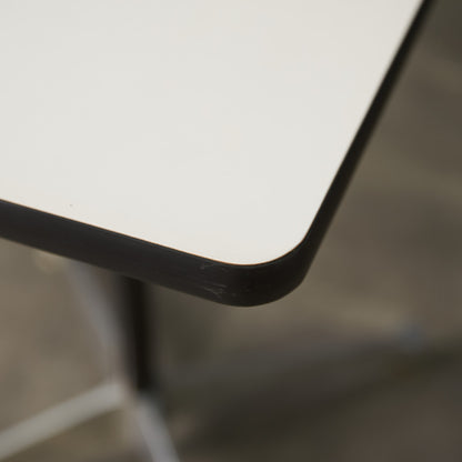 イームズ コントラクトベース テーブル