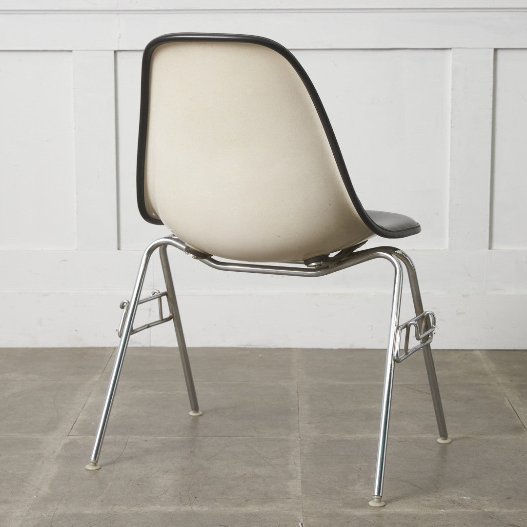 サイドシェルチェア スタッキングベース