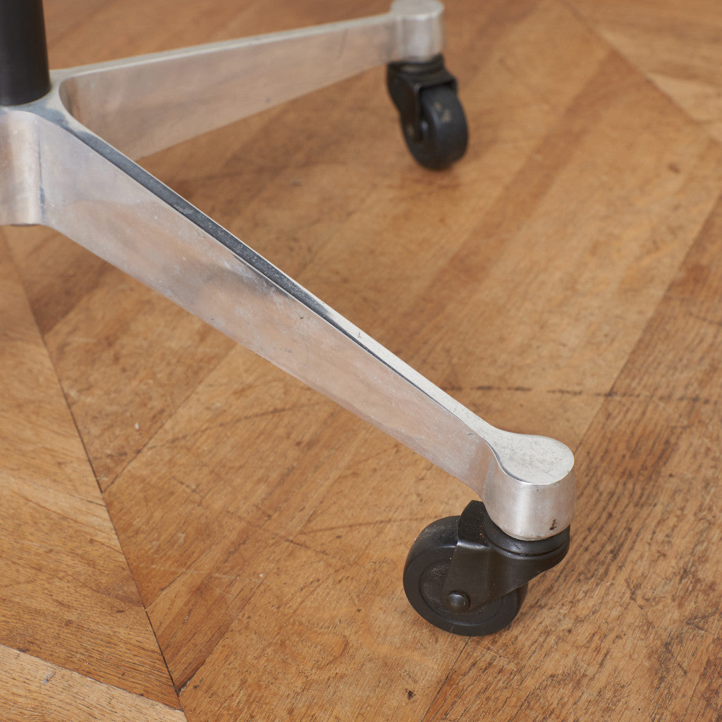 サイドシェルチェア  コントラクトキャスターベース