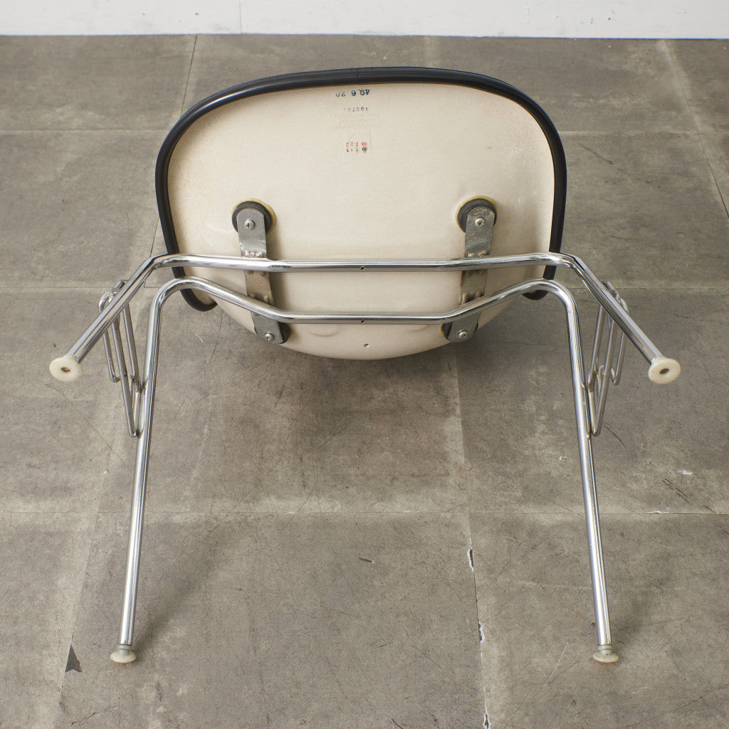 サイドシェルチェア スタッキングベース