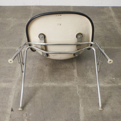 サイドシェルチェア スタッキングベース