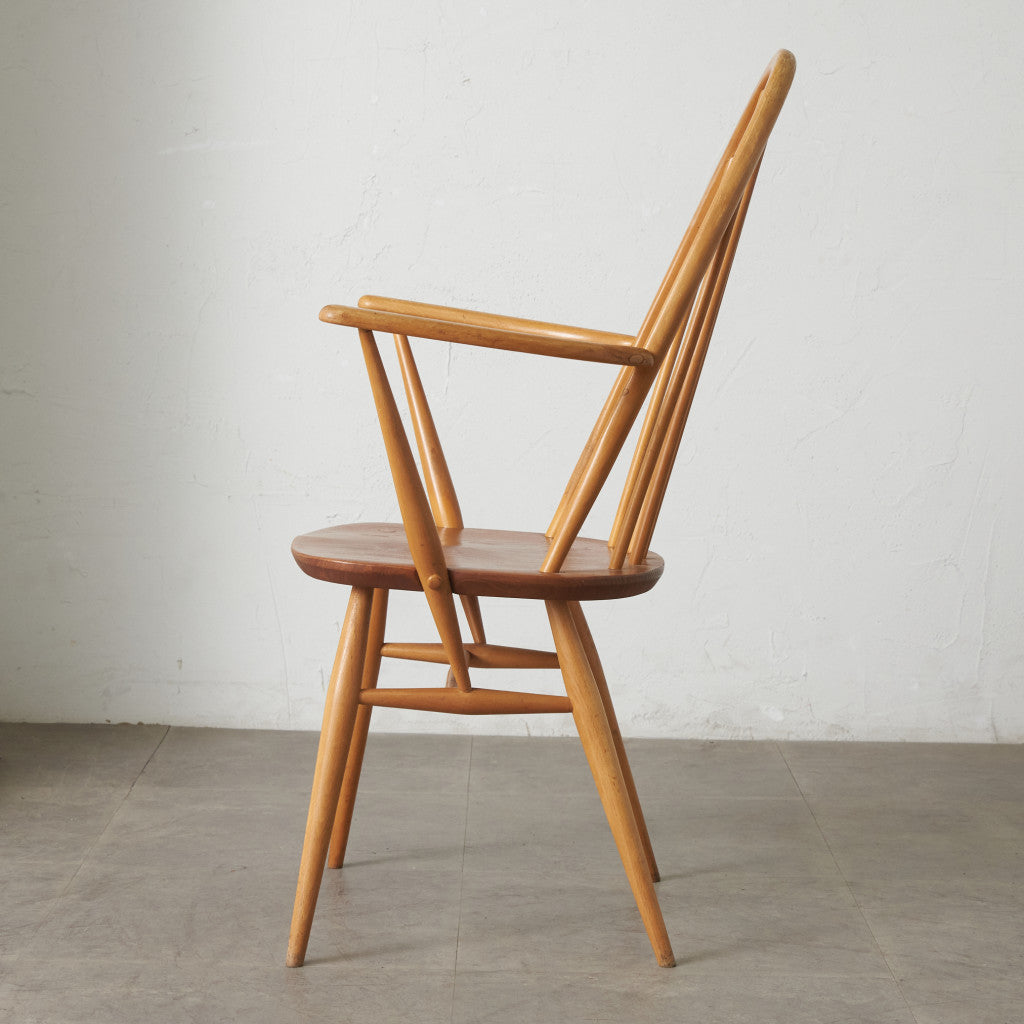 ヴィンテージ クエーカーアームチェア/ラウンドゴールドラベル