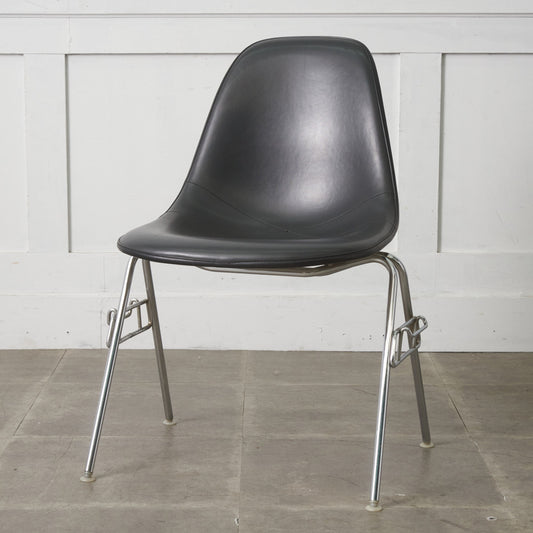 サイドシェルチェア スタッキングベース