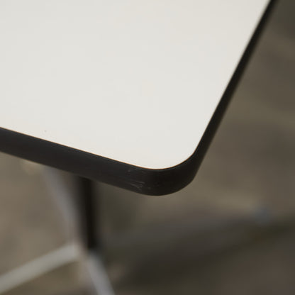 イームズ コントラクトベース テーブル