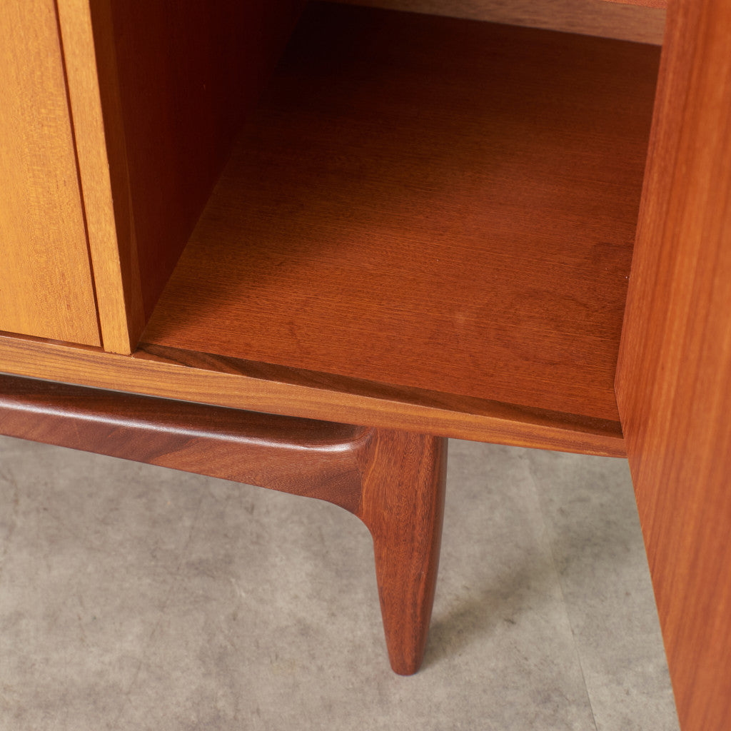 Fresco 脚付きサイドボード (4072)