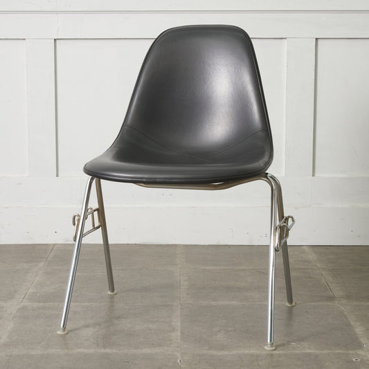 サイドシェルチェア スタッキングベース