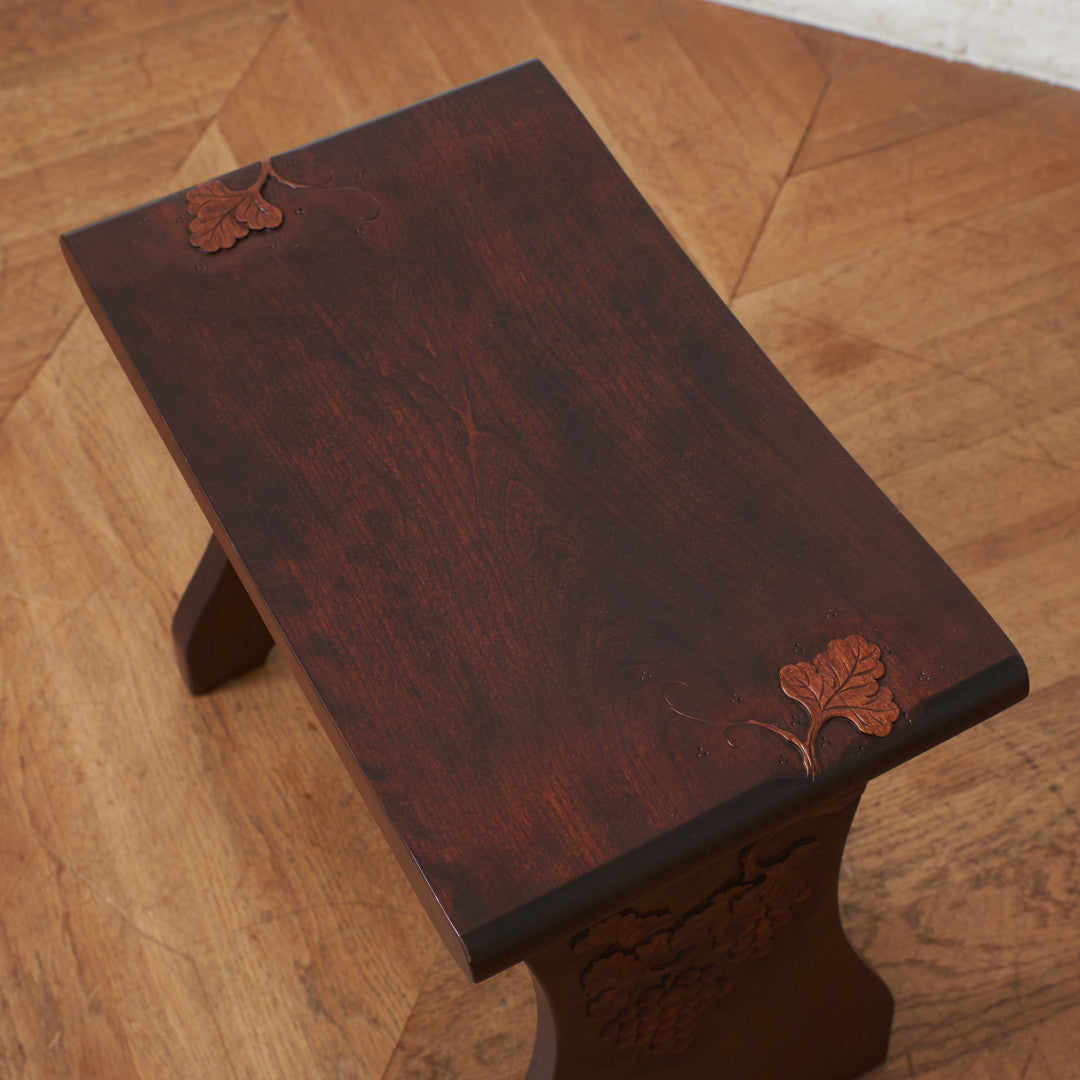 葡萄彫刻 スツール – rocca rocca