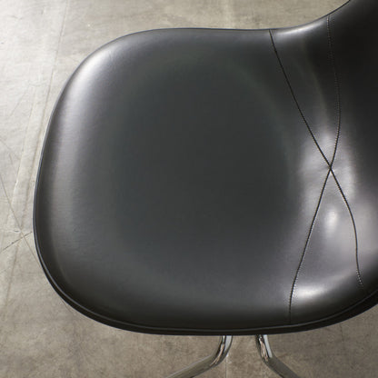 サイドシェルチェア スタッキングベース