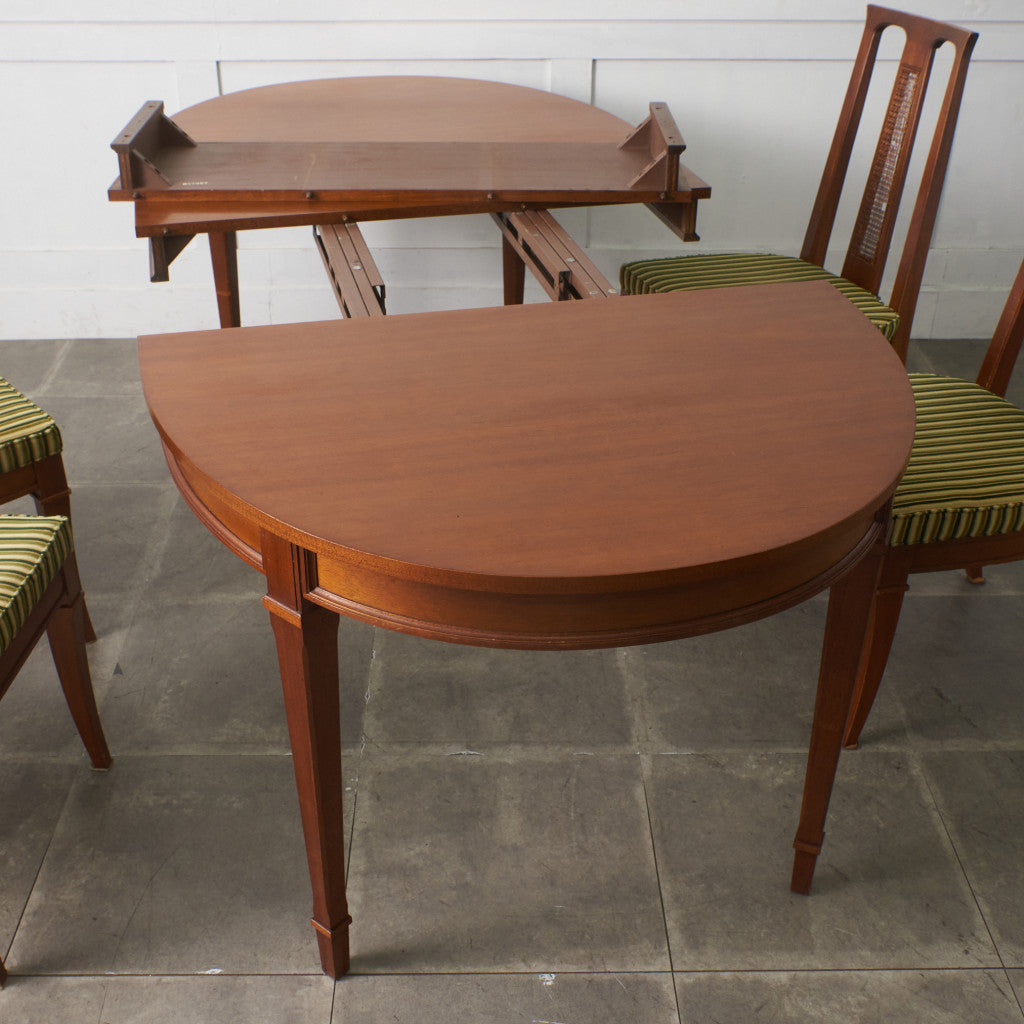 TRIUNE 伸長式 ダイニングテーブル