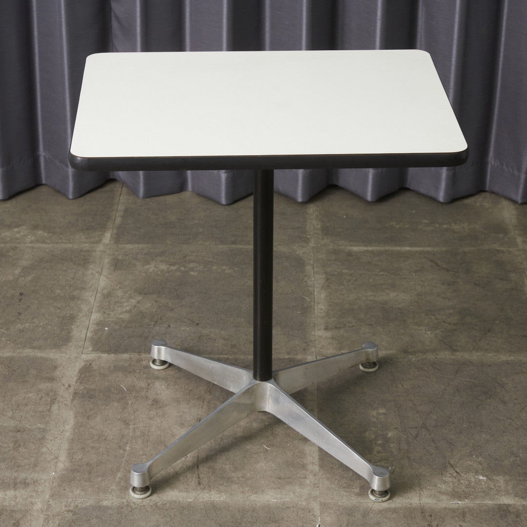 イームズ コントラクトベース テーブル