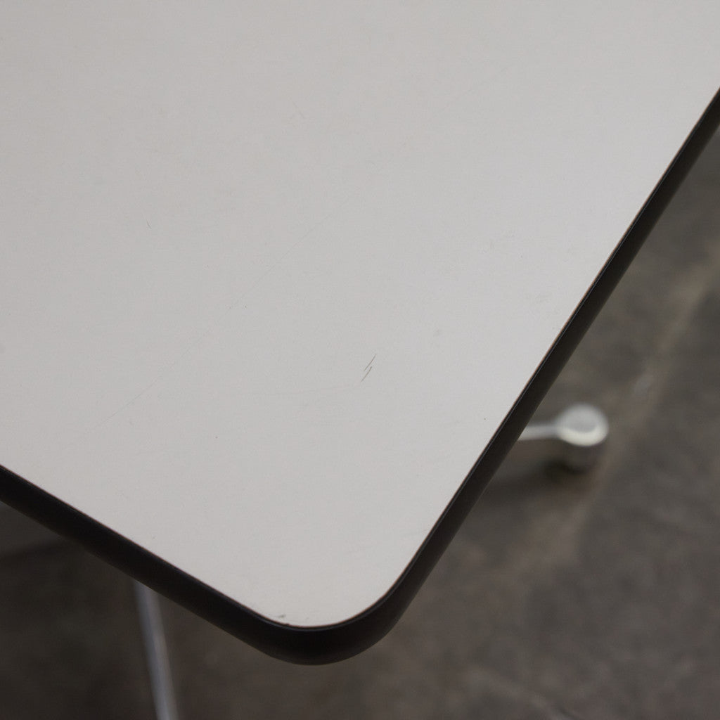 イームズ コントラクトベース テーブル