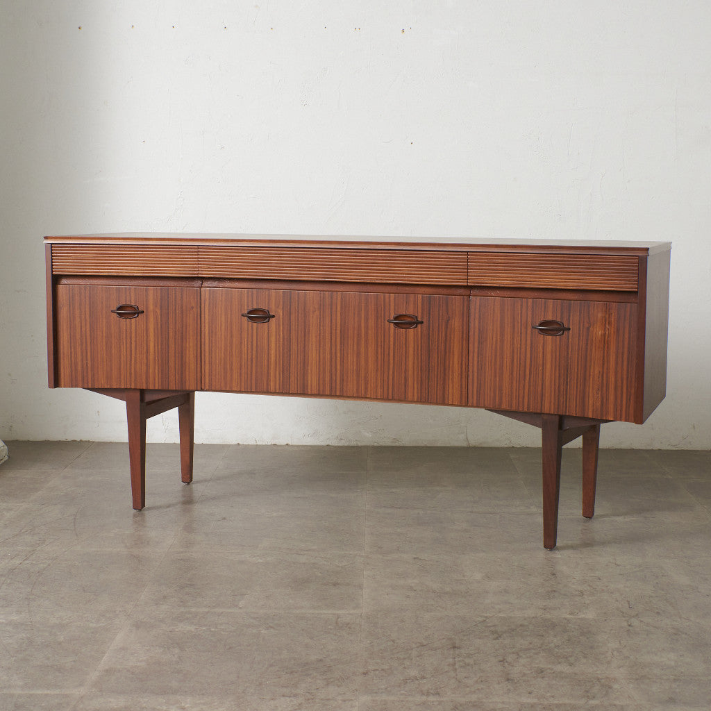 英国ヴィンテージ サイドボード