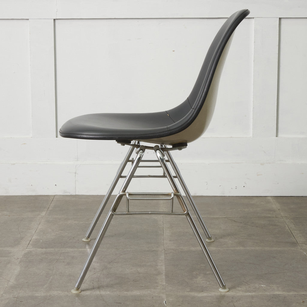 サイドシェルチェア スタッキングベース