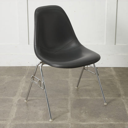 サイドシェルチェア スタッキングベース