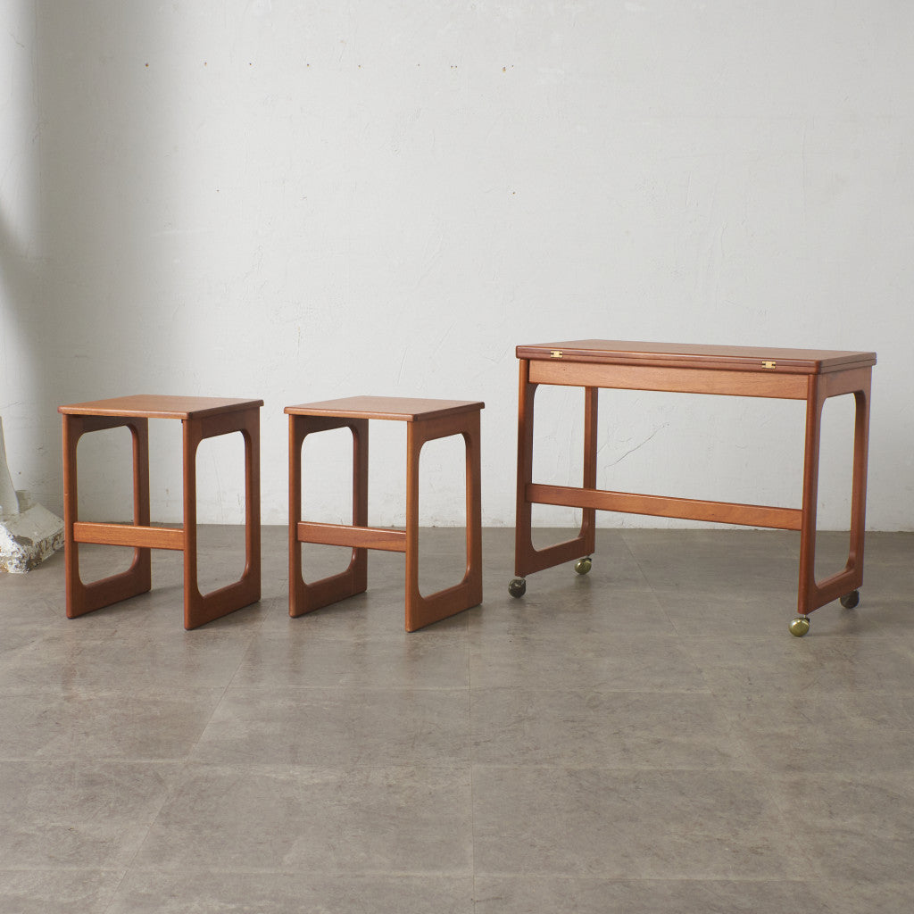 ヴィンテージ 拡張式天板付き ネストテーブル