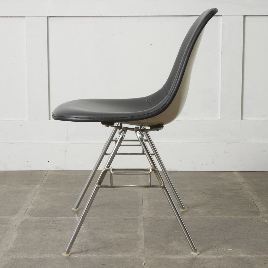 サイドシェルチェア スタッキングベース