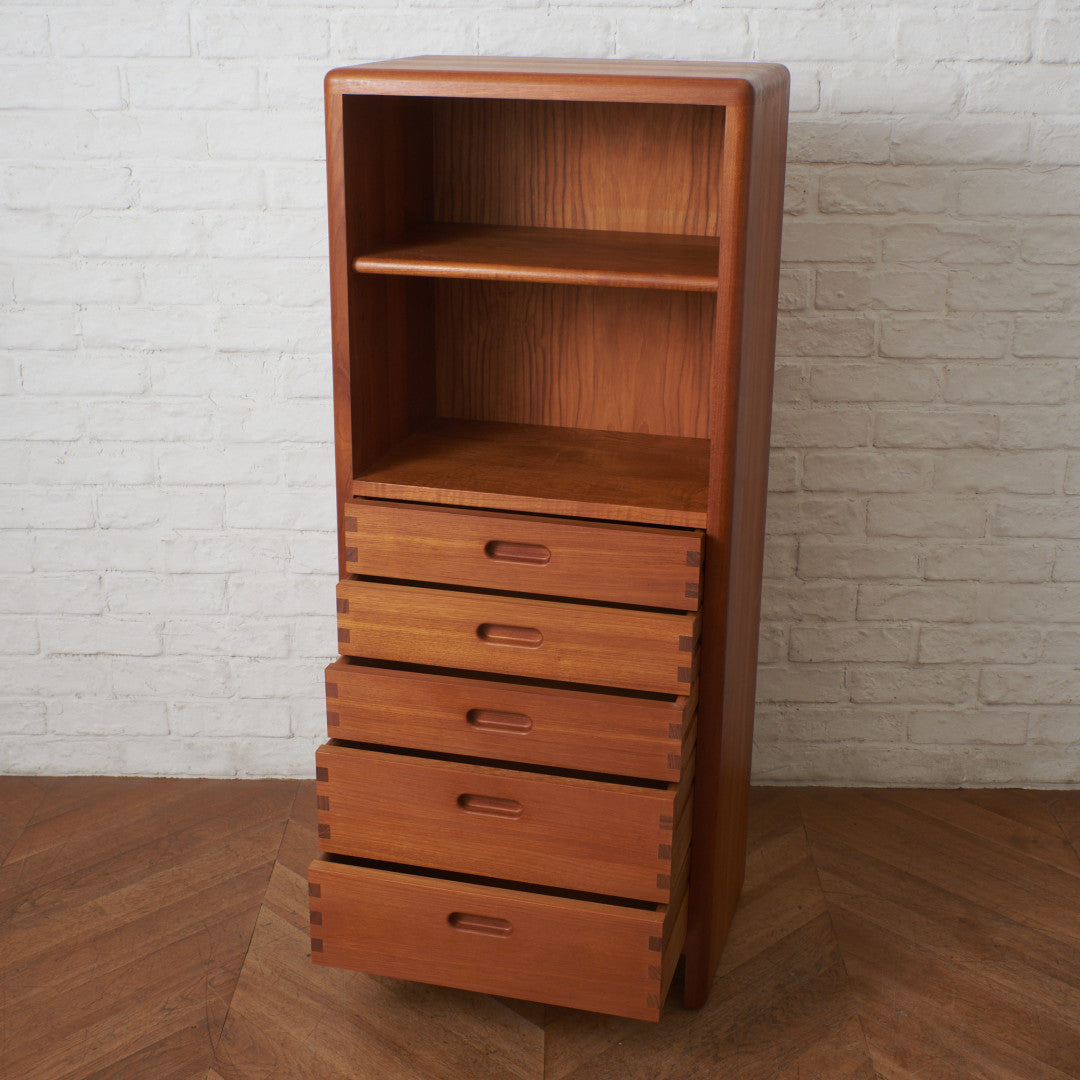 デンマークヴィンテージ チーク無垢材 ハイチェスト