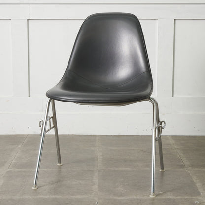 サイドシェルチェア スタッキングベース