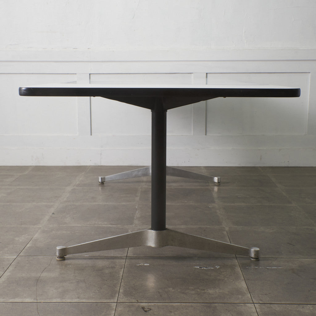 イームズ コントラクトベース ミーティングテーブル