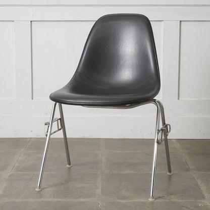 サイドシェルチェア スタッキングベース